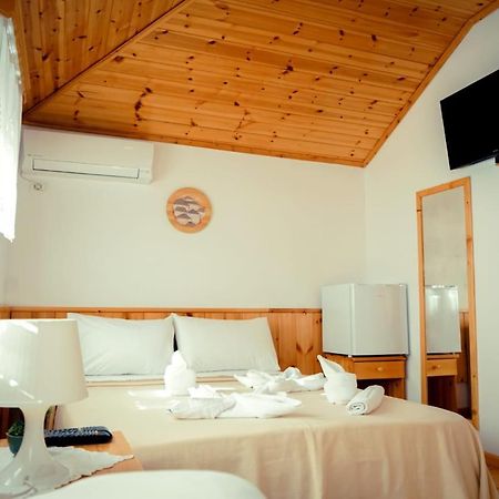Hotel Domino Gjirokastra Kültér fotó