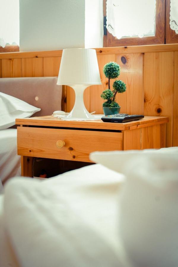 Hotel Domino Gjirokastra Kültér fotó