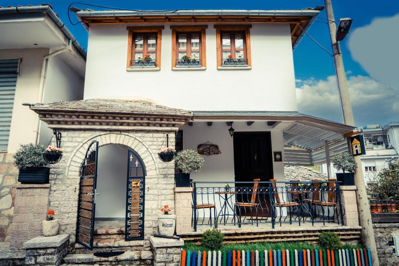 Hotel Domino Gjirokastra Kültér fotó