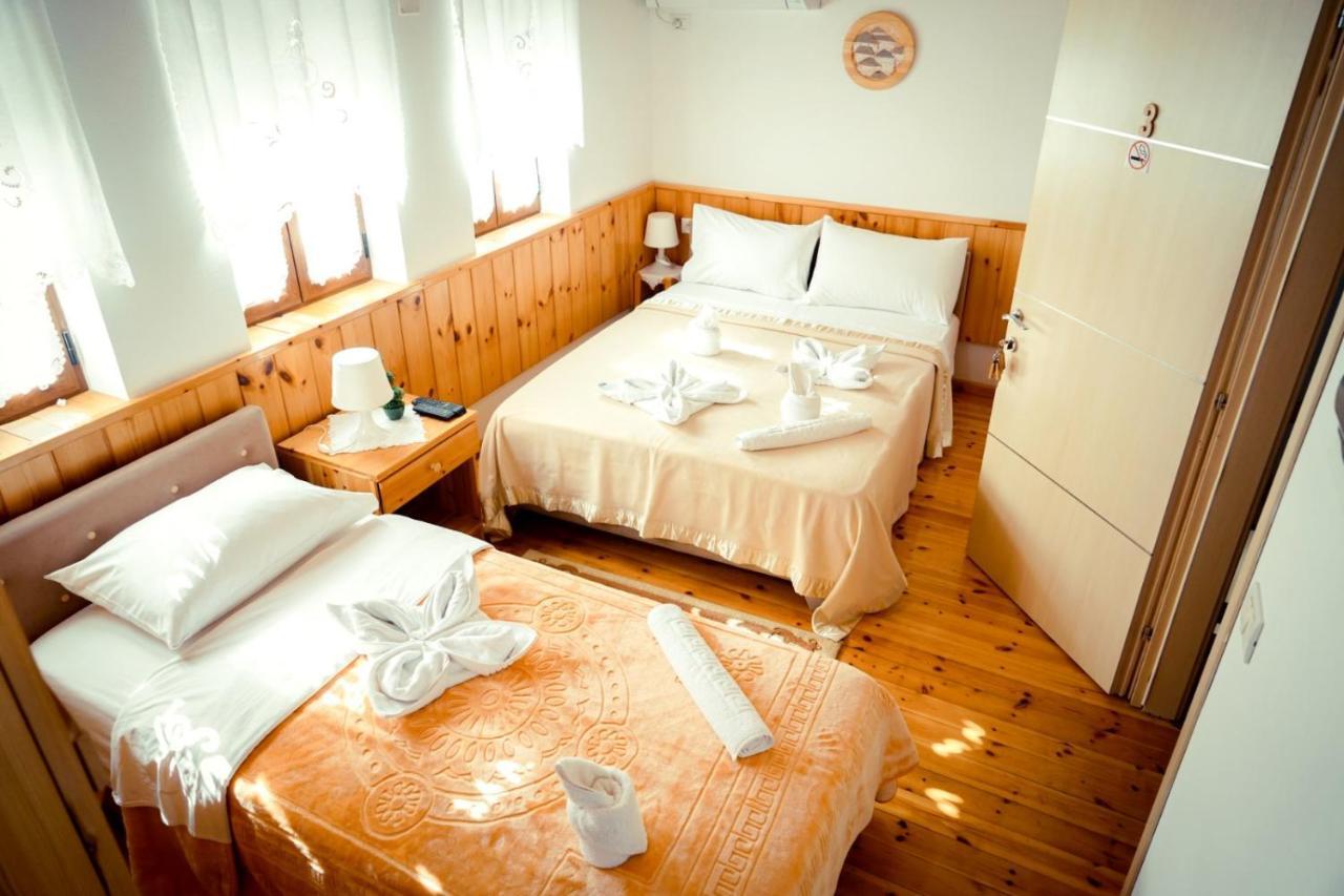 Hotel Domino Gjirokastra Kültér fotó