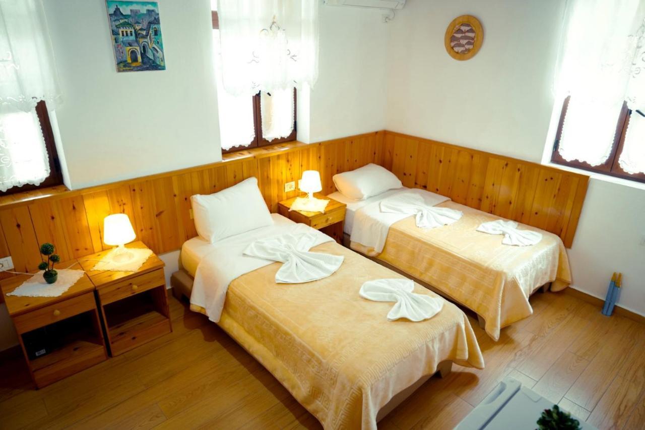 Hotel Domino Gjirokastra Kültér fotó