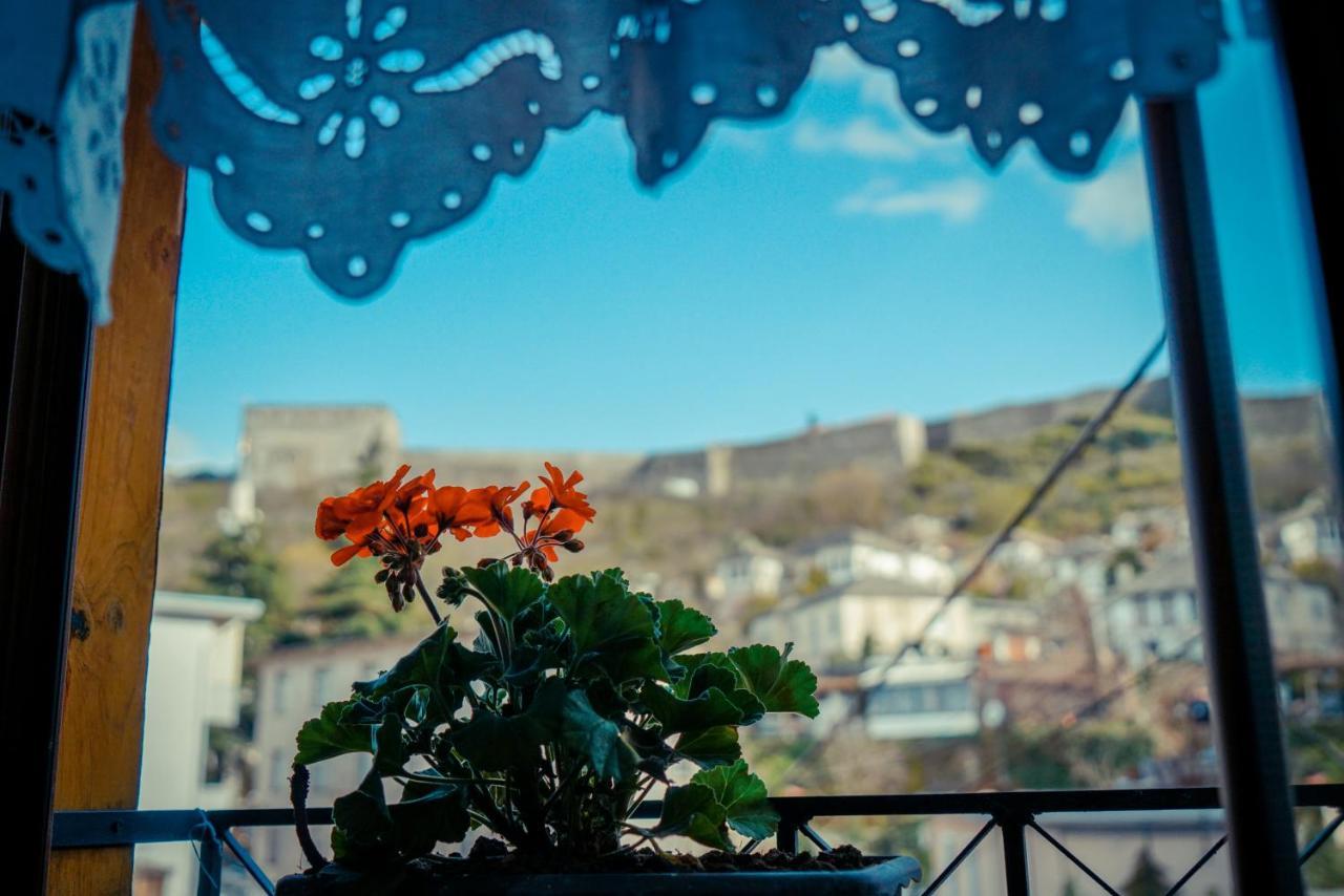 Hotel Domino Gjirokastra Kültér fotó