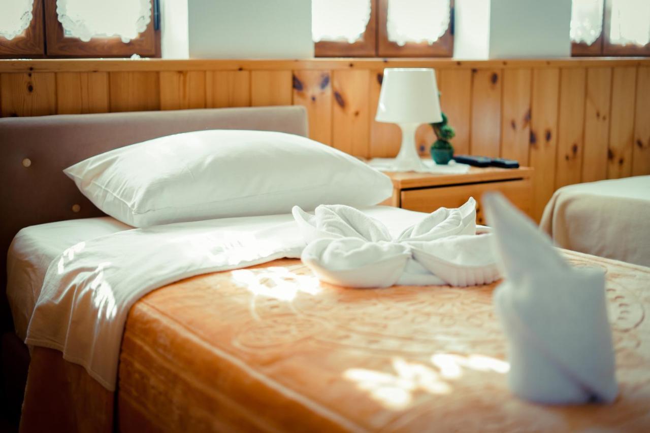 Hotel Domino Gjirokastra Kültér fotó