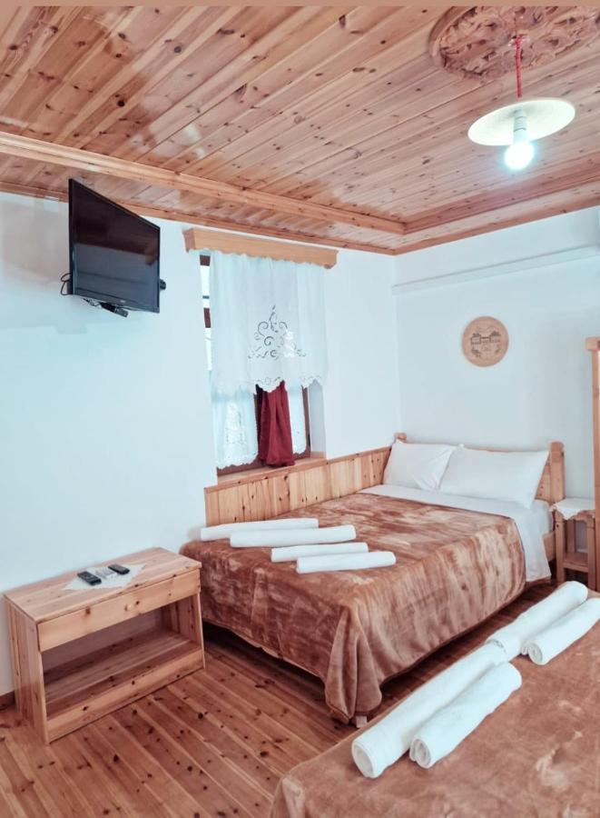 Hotel Domino Gjirokastra Kültér fotó
