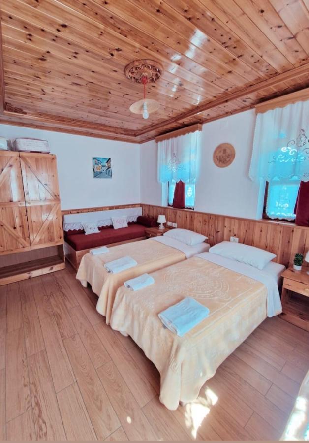 Hotel Domino Gjirokastra Kültér fotó