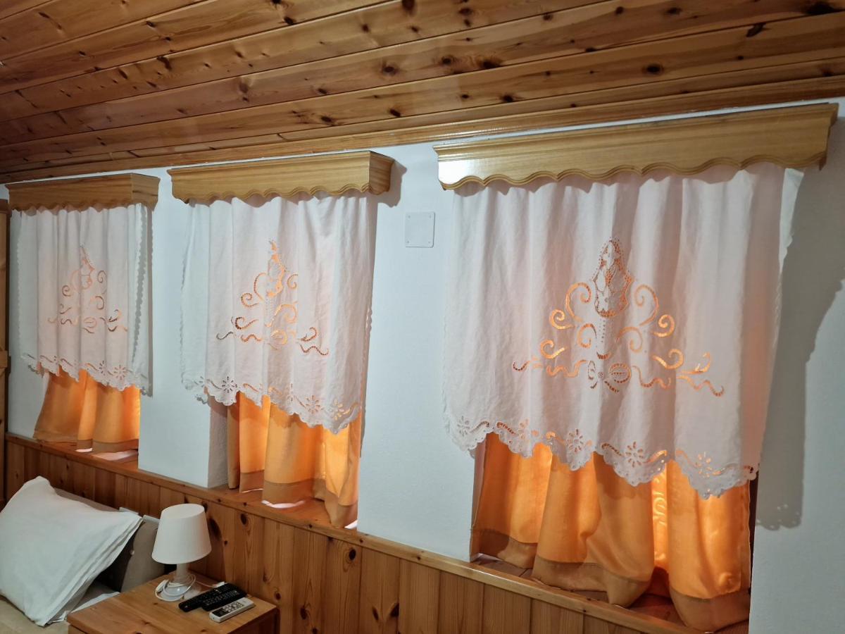 Hotel Domino Gjirokastra Kültér fotó
