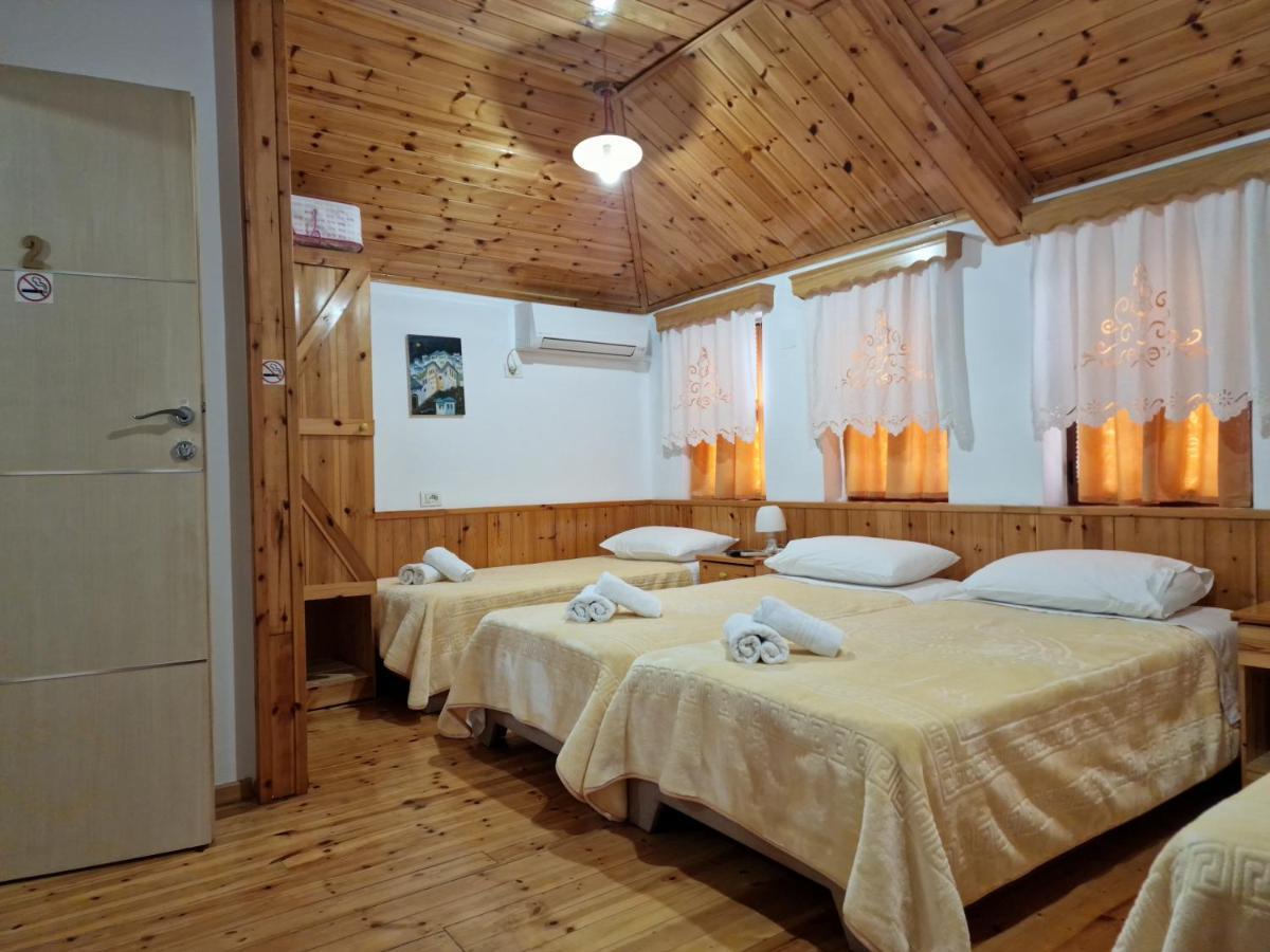 Hotel Domino Gjirokastra Kültér fotó