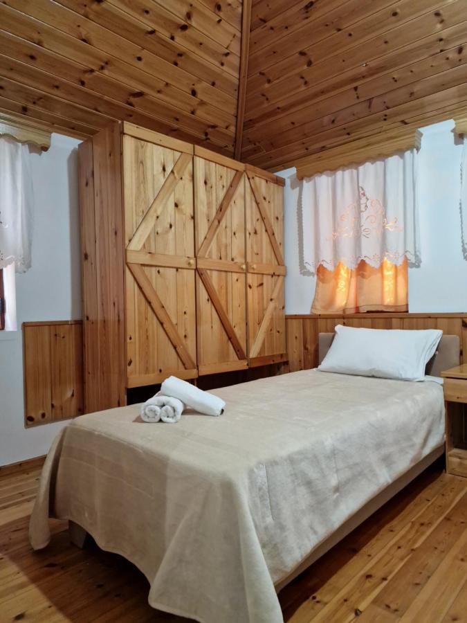 Hotel Domino Gjirokastra Kültér fotó