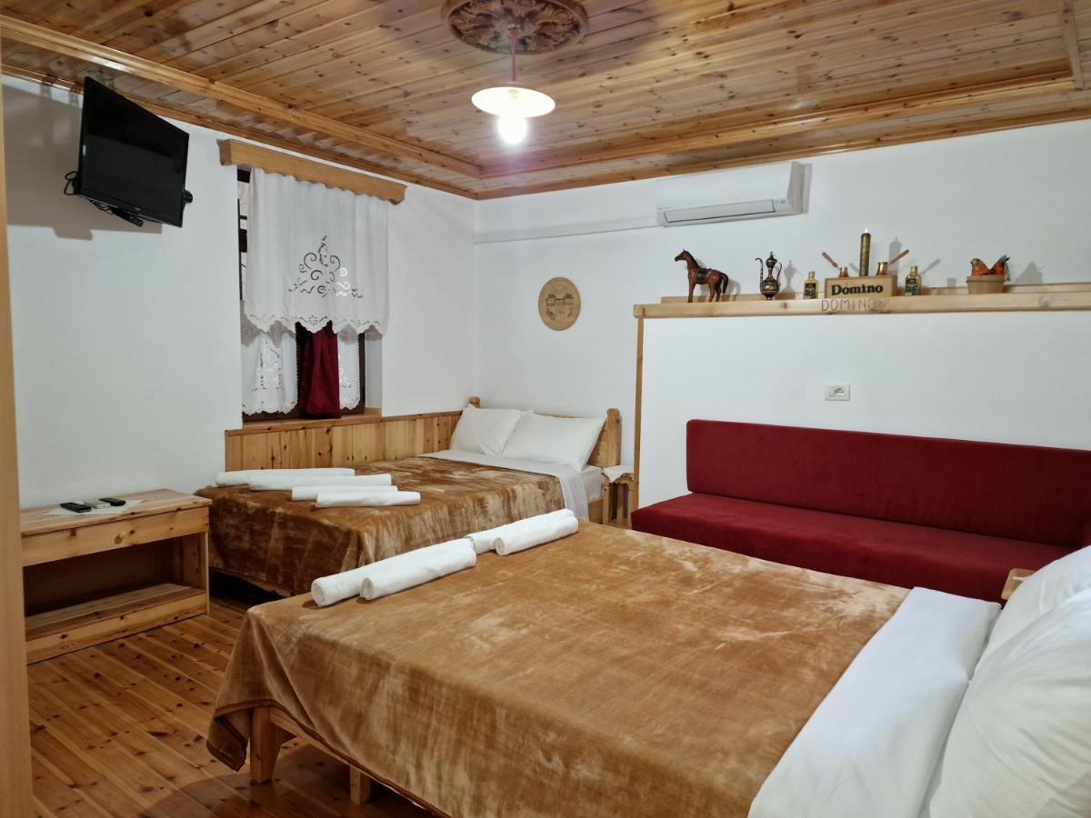 Hotel Domino Gjirokastra Kültér fotó
