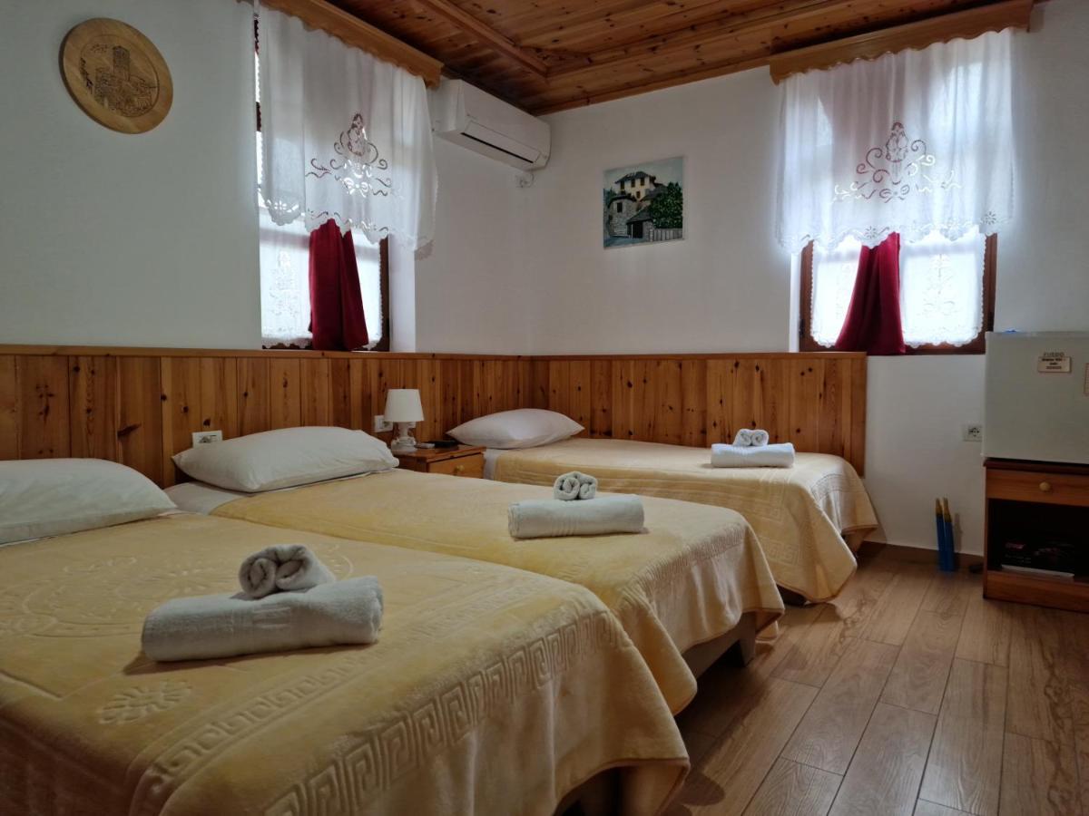 Hotel Domino Gjirokastra Kültér fotó