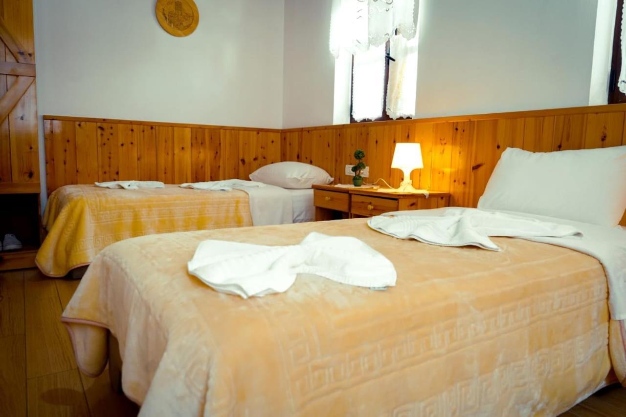 Hotel Domino Gjirokastra Kültér fotó