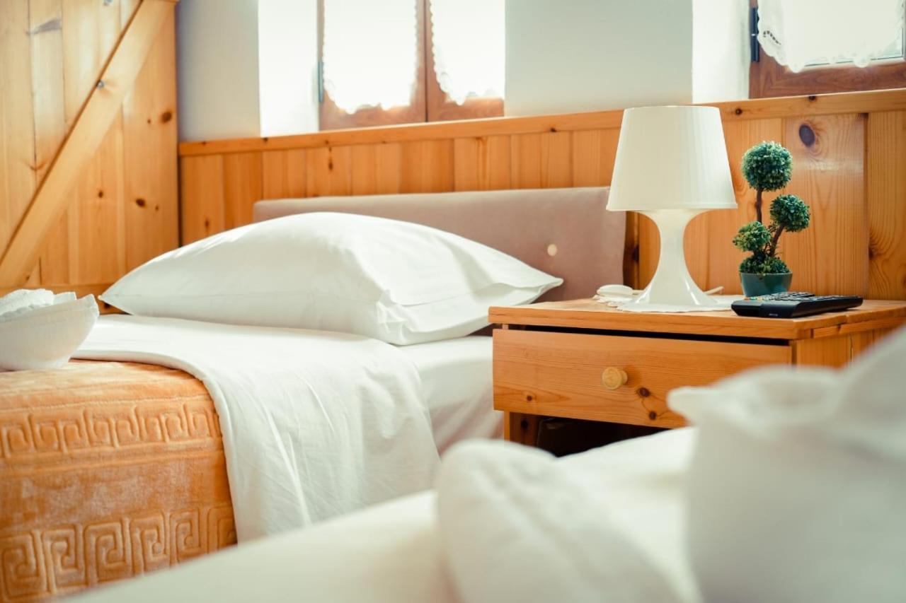 Hotel Domino Gjirokastra Kültér fotó