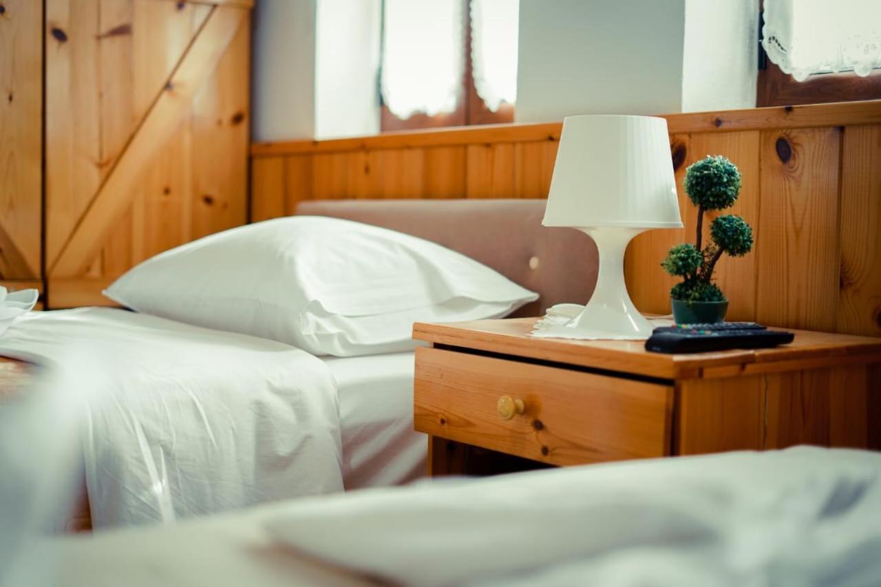 Hotel Domino Gjirokastra Kültér fotó