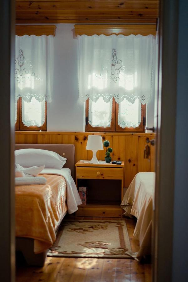 Hotel Domino Gjirokastra Kültér fotó