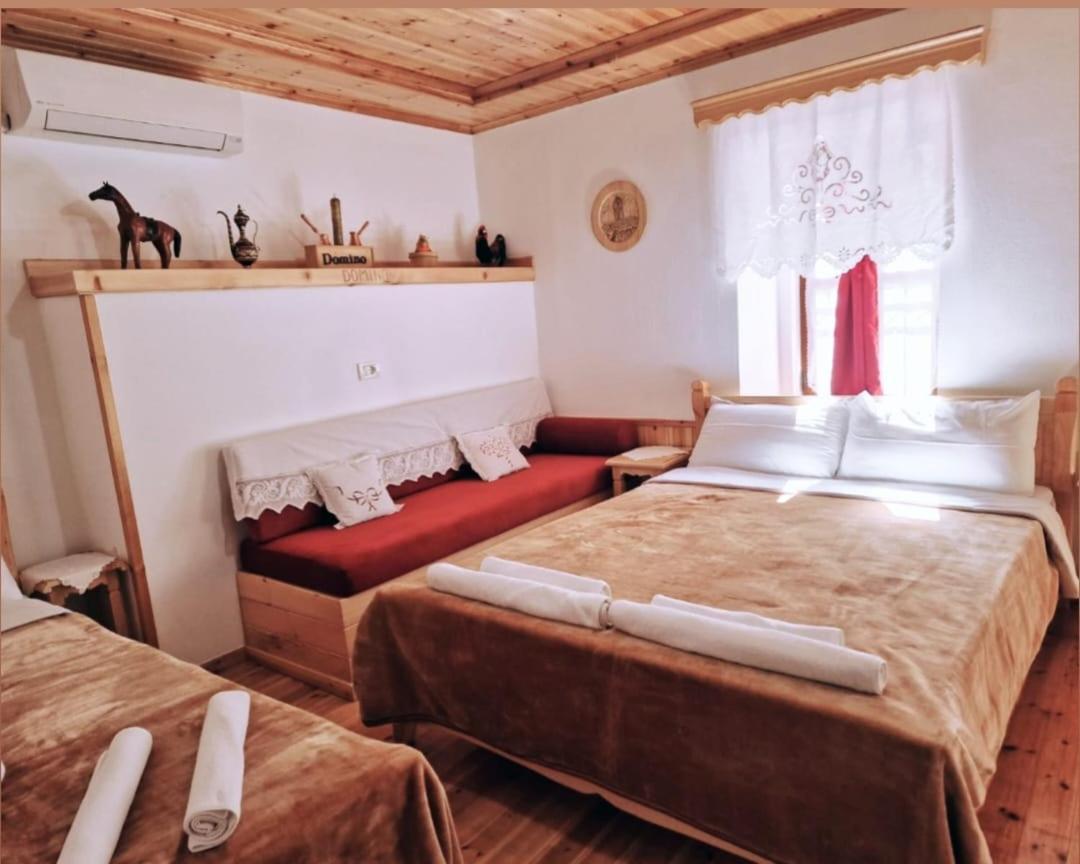 Hotel Domino Gjirokastra Kültér fotó