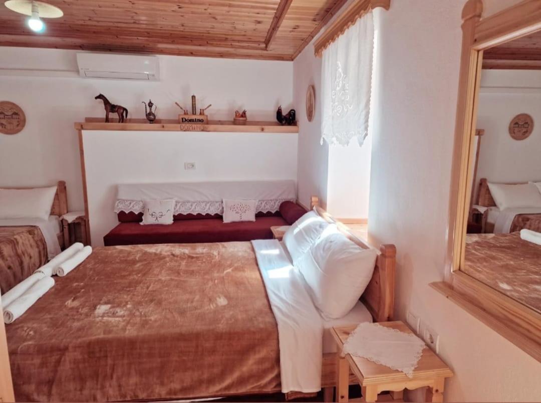 Hotel Domino Gjirokastra Kültér fotó