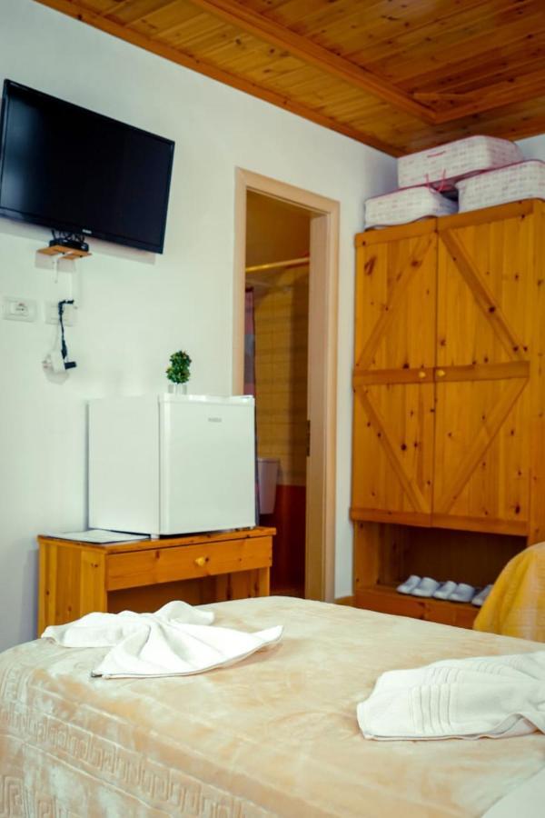 Hotel Domino Gjirokastra Kültér fotó