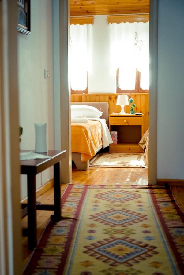 Hotel Domino Gjirokastra Kültér fotó