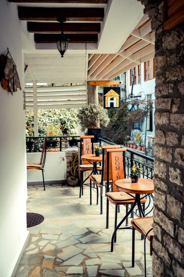 Hotel Domino Gjirokastra Kültér fotó