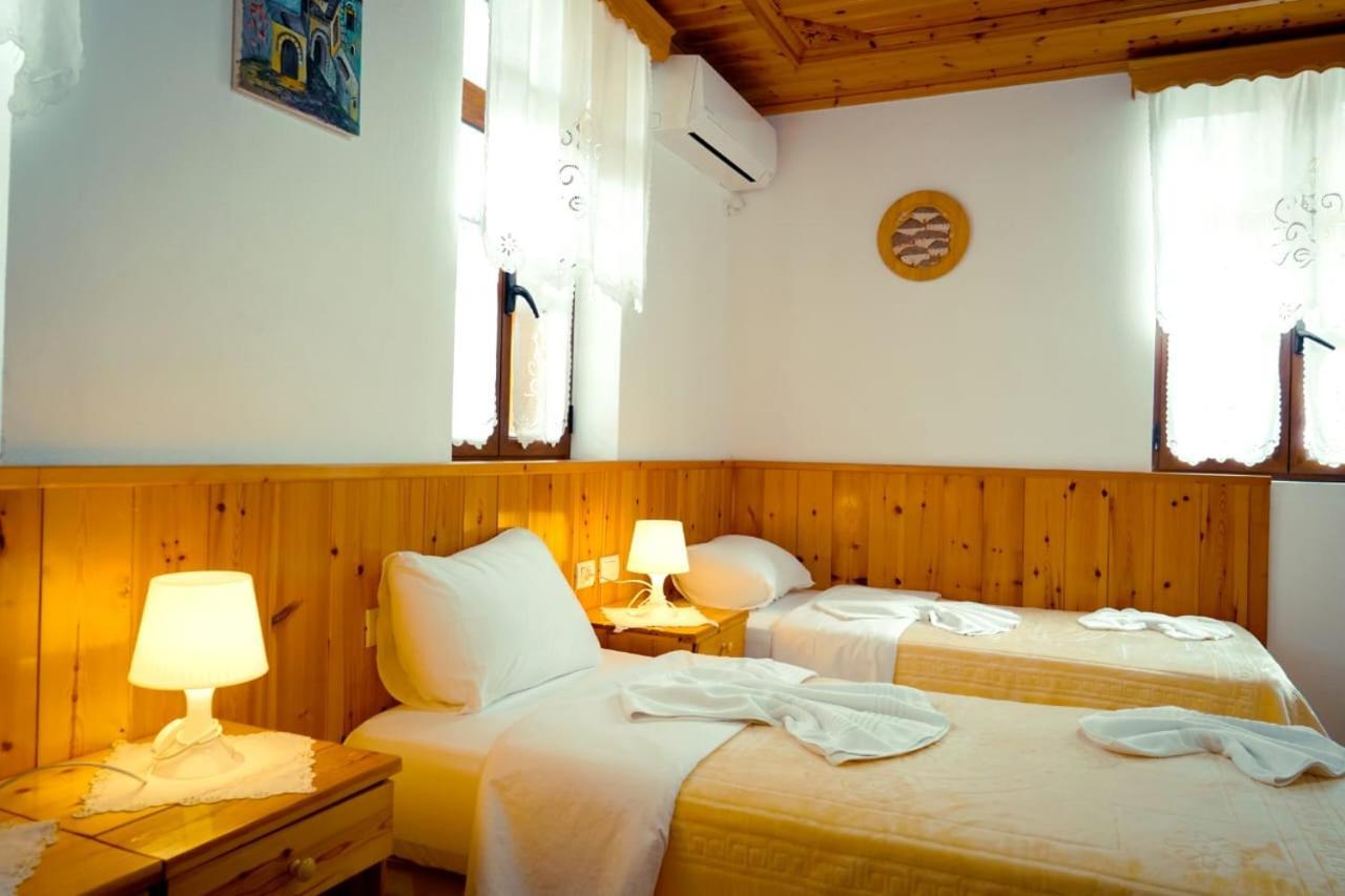 Hotel Domino Gjirokastra Kültér fotó