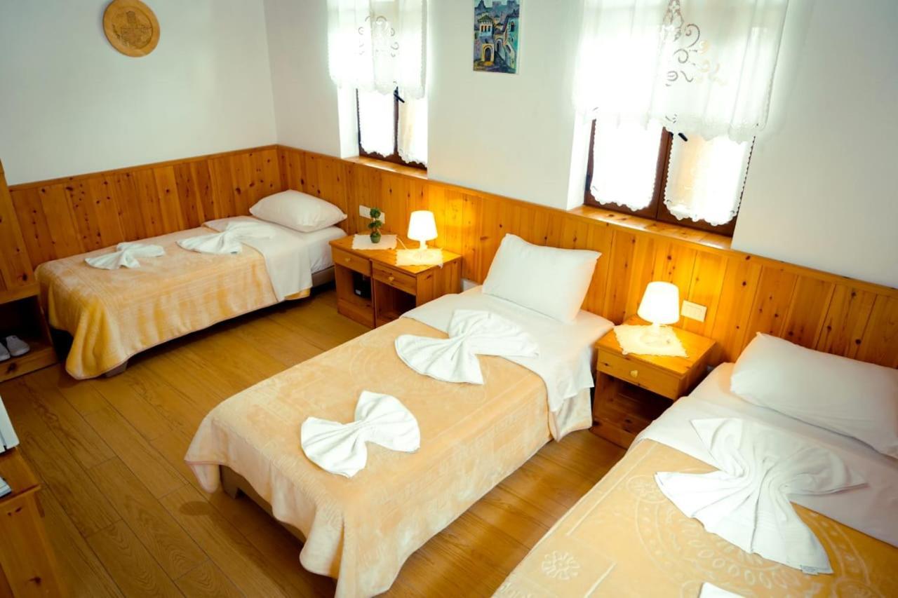 Hotel Domino Gjirokastra Kültér fotó