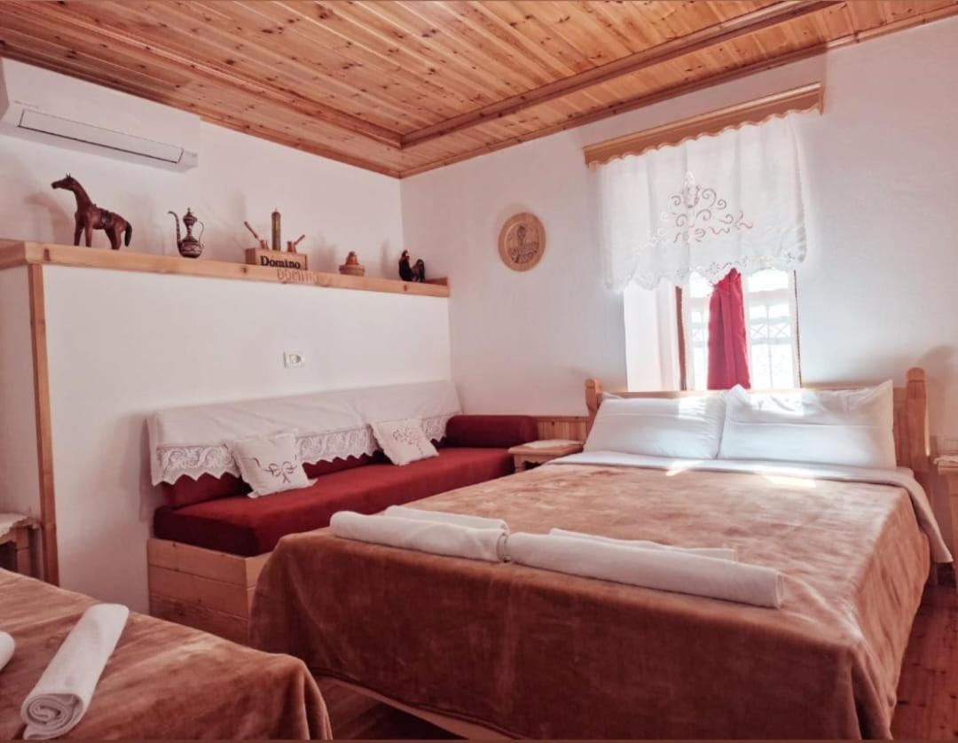 Hotel Domino Gjirokastra Kültér fotó