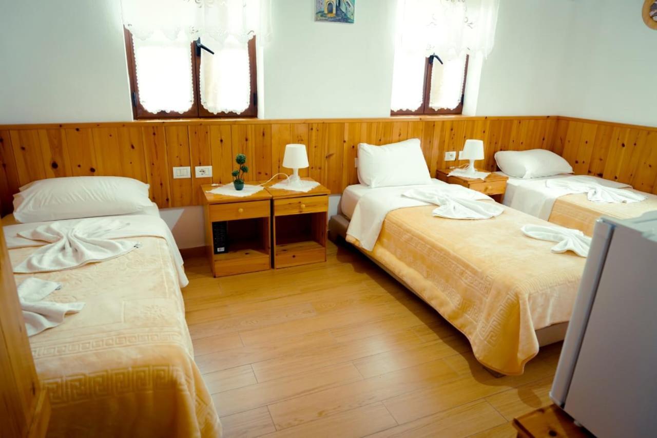 Hotel Domino Gjirokastra Kültér fotó