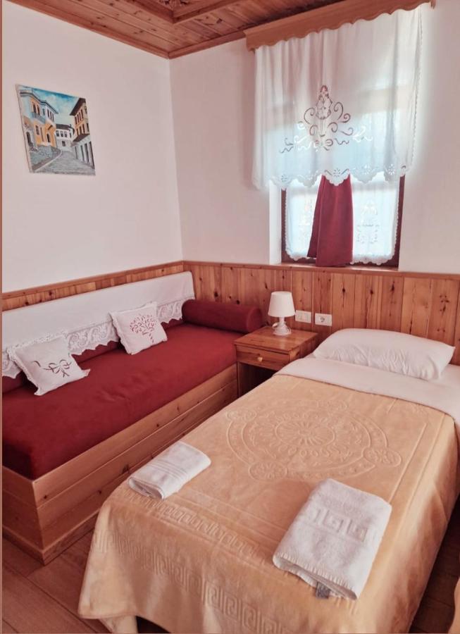 Hotel Domino Gjirokastra Kültér fotó