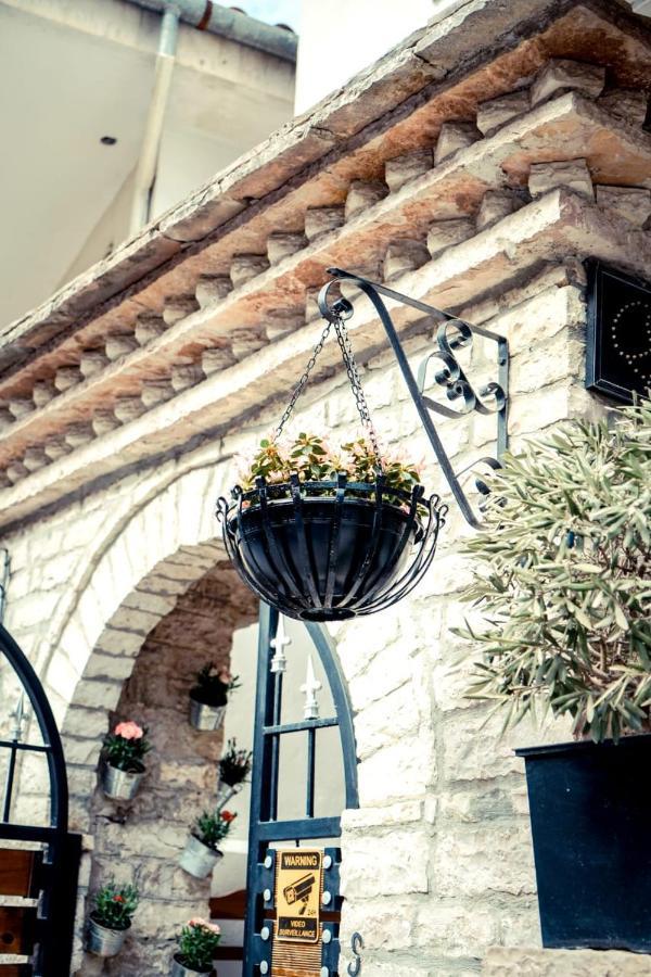 Hotel Domino Gjirokastra Kültér fotó